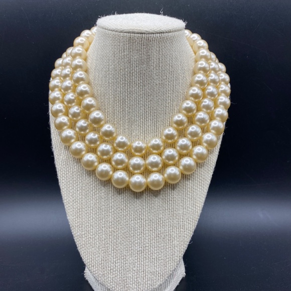 Vintage Chunky Pearls Triple Strand Necklace Gold Tone Granny Core Choker - Picture 5 of 11